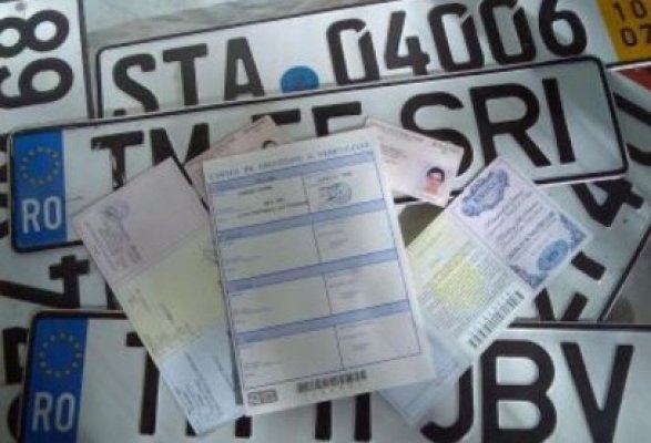 Prins furând certificate de înmatriculare